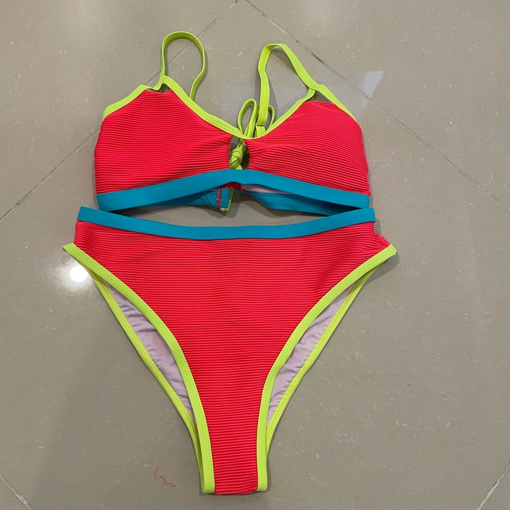 Swimsuit‎ - Picture 1 of 6